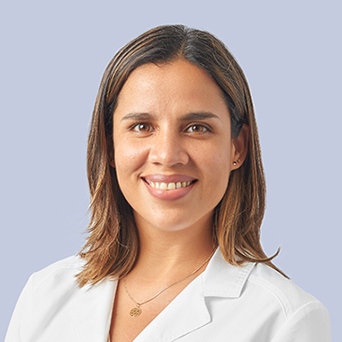 Almendáriz Small, Luciana - Médica especialista